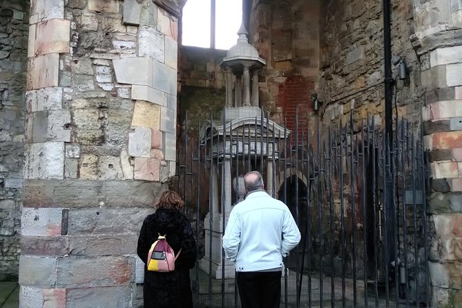 Walk the Secrets of the Titanic - The Grapes is more than a final pub stop