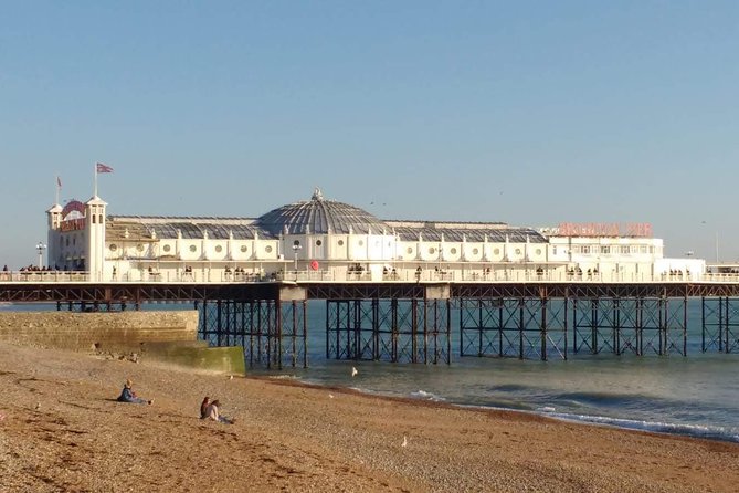 Walking food tour in Brighton - Walking through the historic centre