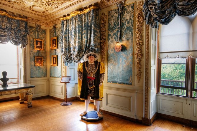Warwick Castle Including Return Train Tickets from London - A Brief Look at Warwick Town