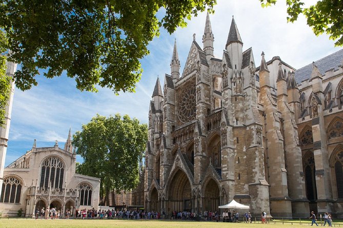 Westminster Abbey Priority Access & Big Ben, Buckingham Tour - Guide quality and the human side of the tour