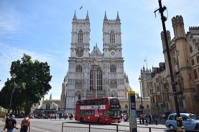 Westminster: Royal London 3-Hour Private Guided Walking Tour - Piccadilly Circus and the opening view