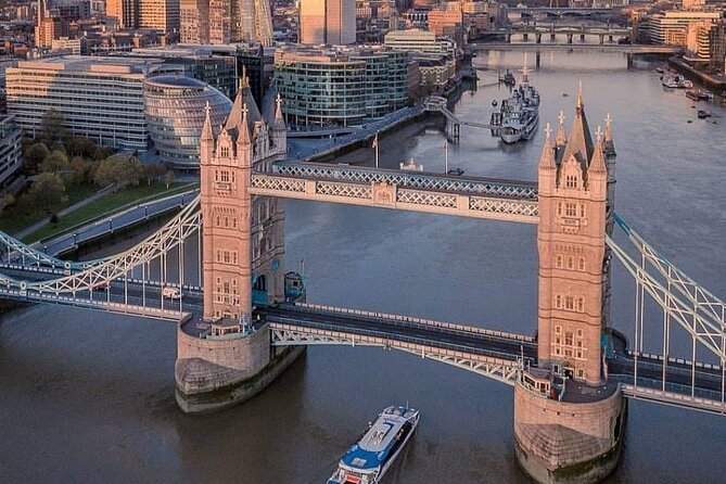 Westminster Walking Tour, River Cruise & Tower of London Entry - A brisk start at Buckingham Palace