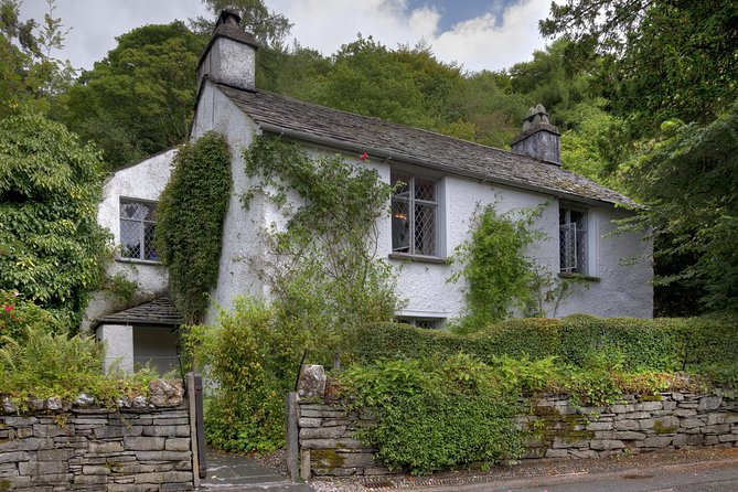 Windermere & Lake District Tour from Manchester Including Cruise - Lancaster, Coniston Water, and the road between stops