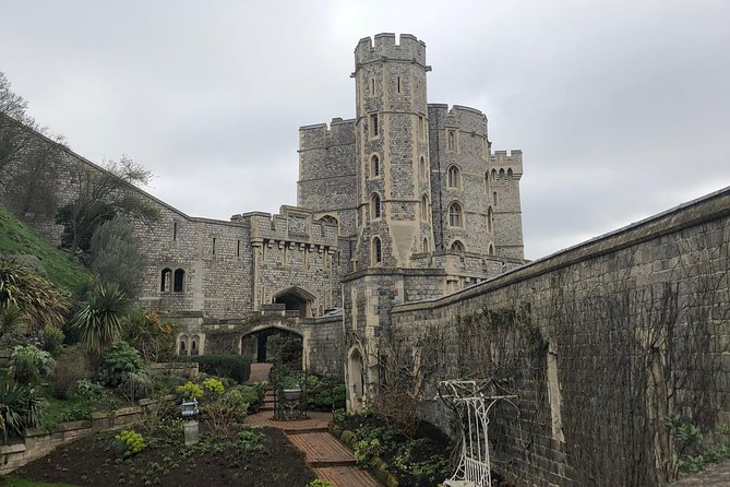 Windsor Castle and Eton College Private Car with Driver Guide - Meeting your driver-guide in London
