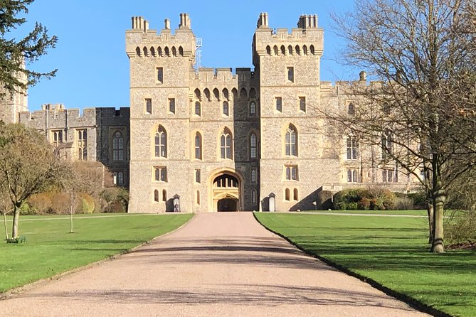Windsor Castle and Hampton Court Private Car with Driver Guide - Windsor Castle and the working royal residence