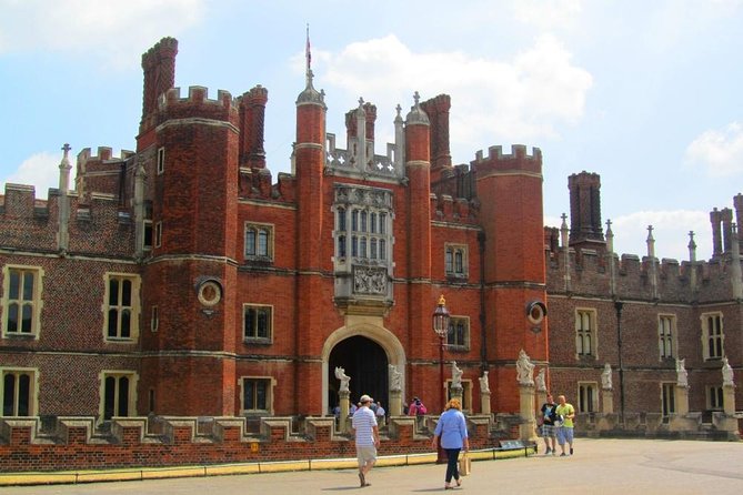 Windsor Castle and Hampton Court Private Car with Driver Guide - Price, tickets, and the real value