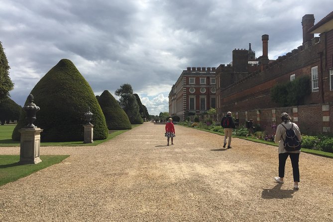 Windsor Castle and Hampton Court Private Car with Driver Guide - Small details that make the day run better