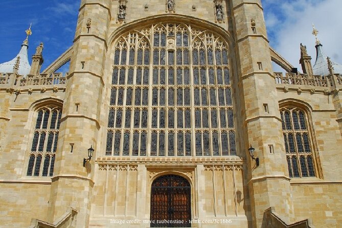 Windsor Castle & St George's Chapel Private 3-hour Walking Tour - Windsor town walk: 90 minutes before the castle