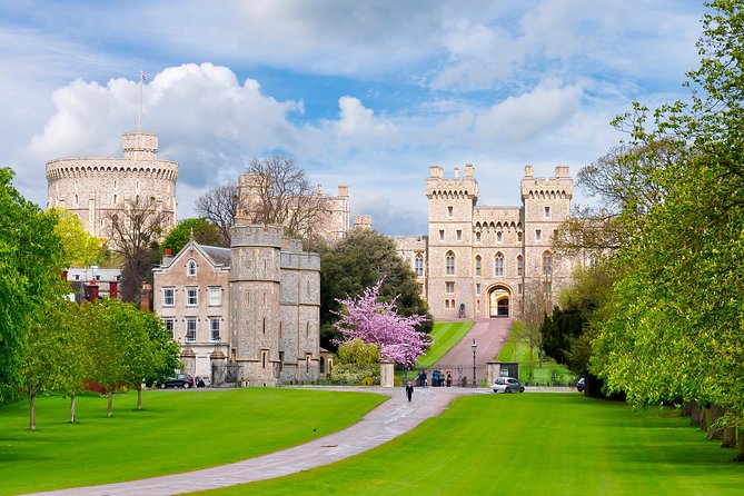 Windsor Castle, Stonehenge and Oxford Day Guided Tour from London - Three British icons packed into one day