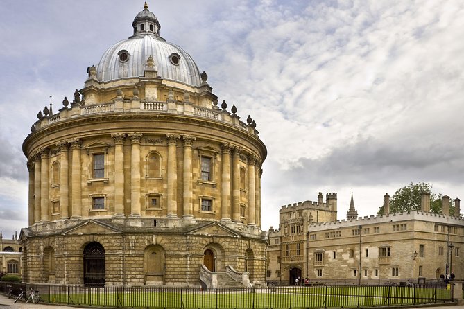 Windsor Castle, Stonehenge and Oxford Day Guided Tour from London - The guide can make or break the long day