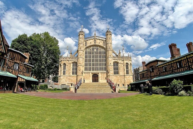 Windsor Castle, Stonehenge & Oxford Private Car Tour from London - Oxford on foot for 90 minutes