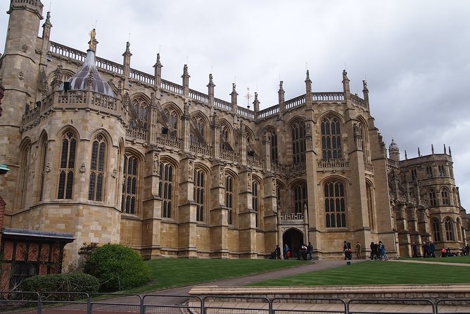 Windsor Castle, Stonehenge & Roman Baths Private Tour - What the private vehicle adds