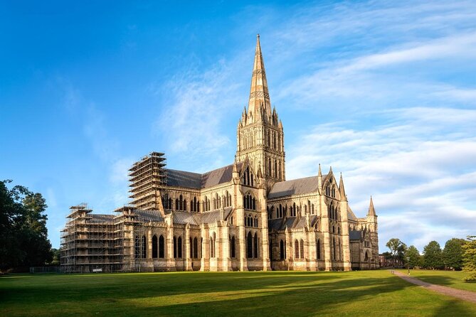 Windsor Castle, Stonehenge & Salisbury Cathedral Guided Tour - Three famous sights, one very full day