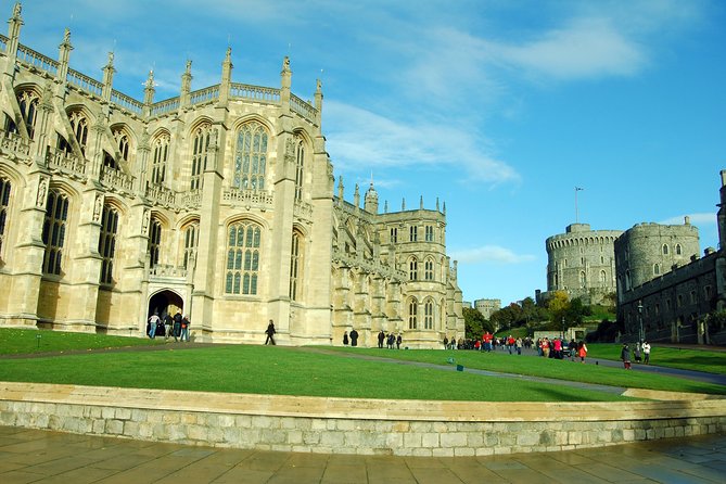 Windsor Castle Tour from London with Optional Lunch or London Eye - Meeting the coach at Victoria