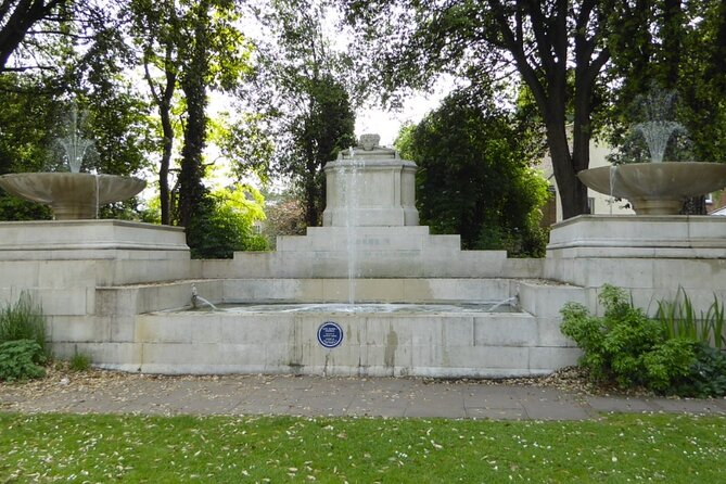 Windsor: Self Guided Walking Tour & Interactive Treasure Hunt - Is $38.12 good value for five people?