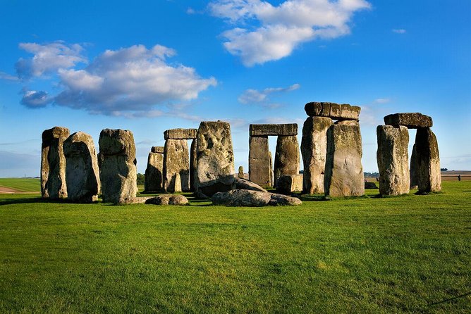 Windsor, Stonehenge and Bath Trip from London - What the guide and coach add