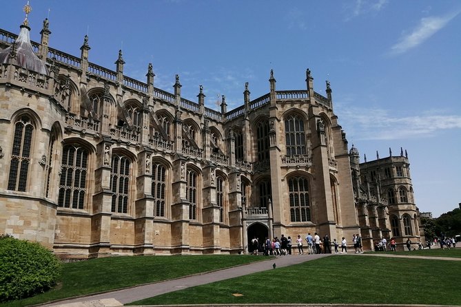 Wonderful Windsor Black Taxi Tour London - Entering Windsor Castle for about 90 minutes